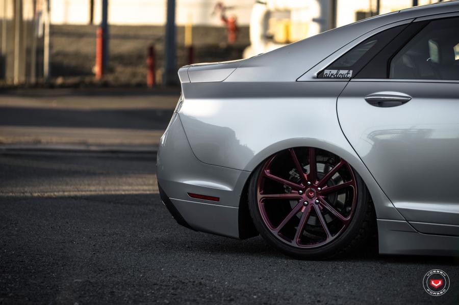 Детали экстерьера Lincoln MKZ on Vossen Wheels (CG-203) 2017 года  (фото 2 из 30)